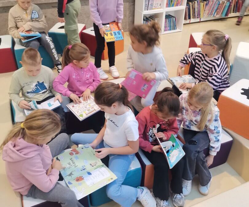 MJESEC HRVATSKE KNJIGE