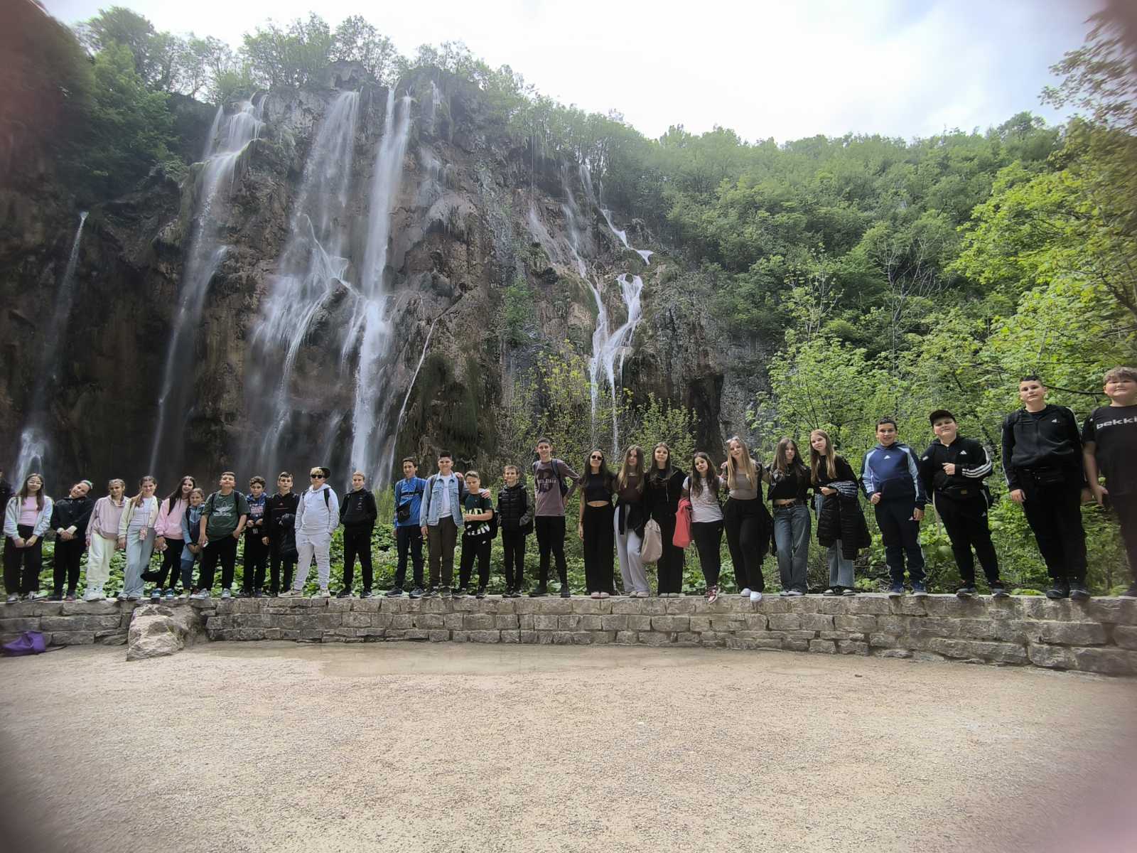 IMG-1049ee0c9f49aff74c72cd7c084f9827-V